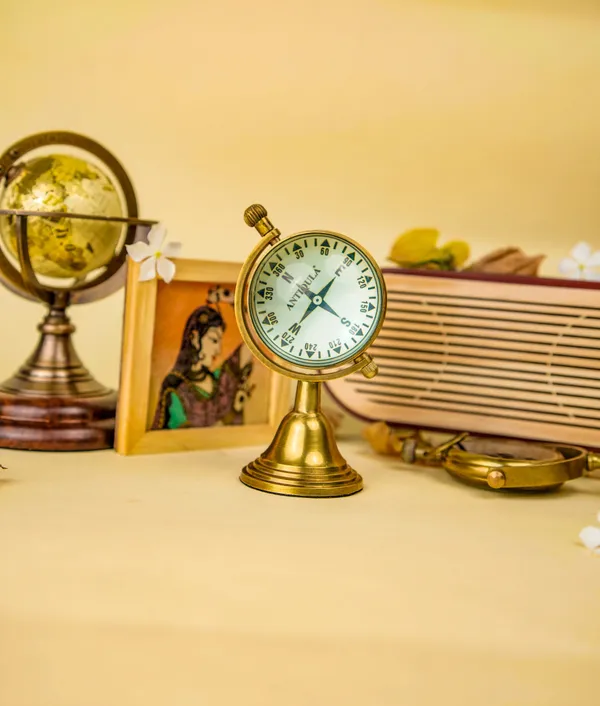 Antiqula_Epoch_3.3_Rotating_Vintage_Brass_Globe_Desk_Clock